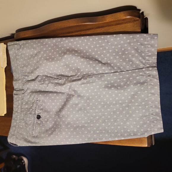 Johnston and Murphy shorts. Never worn. Size 34 - Picture 2 of 3